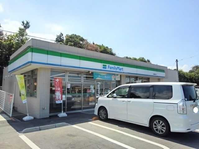 近くのファミリーマート丸亀東坂元店まで1,200m（徒歩15分）