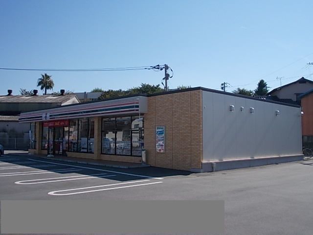 近くのセブンイレブン久留米二軒茶屋店まで810m(徒歩11分)