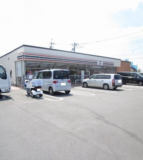 近くのセブンイレブンまで20m（徒歩1分）