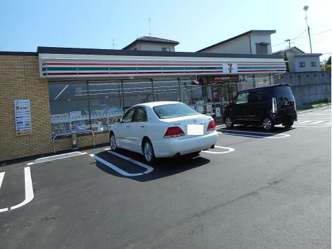 近くのセブンイレブン須賀川南上町店まで500m(徒歩7分)