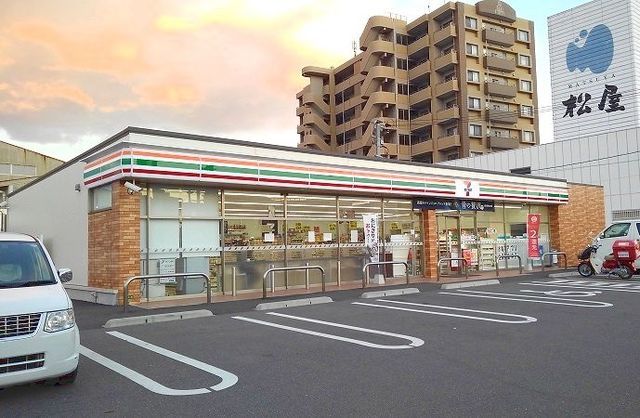 近くのセブンイレブンまで750m（徒歩10分）