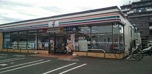 近くのセブンイレブンまで850m（徒歩11分）