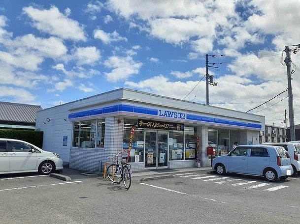 近くのローソン垣生店様まで350m（徒歩5分）
