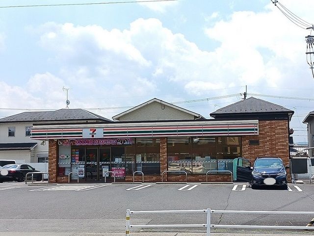 近くのセブンイレブン草津野路老上店まで100m（徒歩2分）
