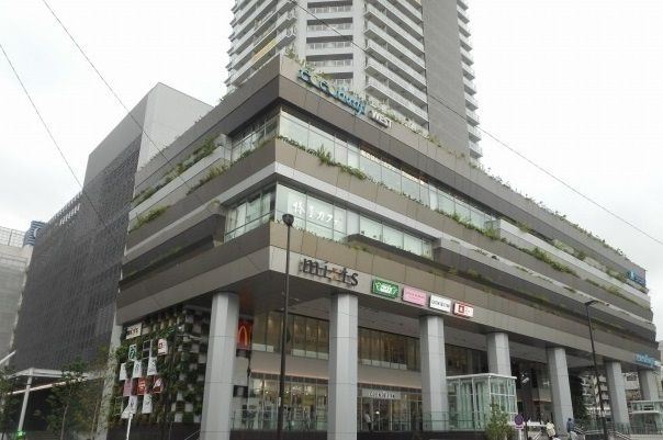 近くの国分寺駅まで700m(徒歩9分)