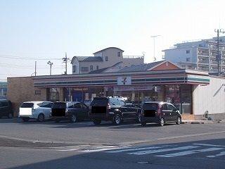 近くのセブンイレブンまで380m（徒歩5分）