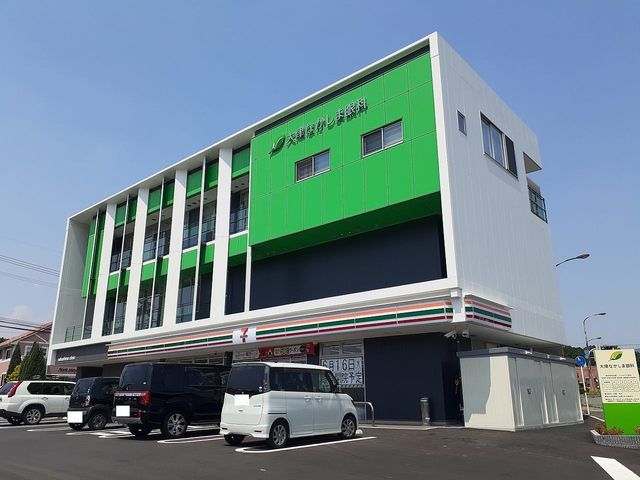 近くのセブンイレブンまで880m（徒歩11分）