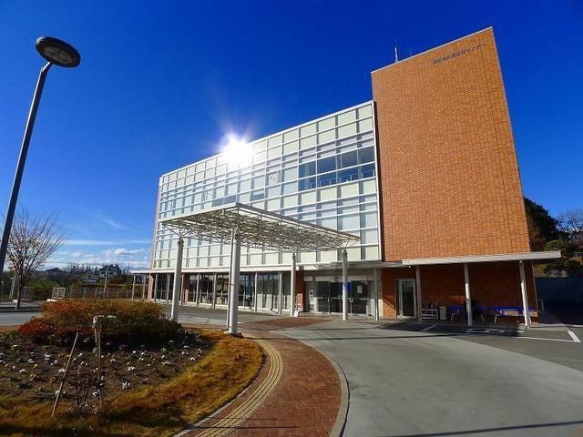 近くの桐生市役所新里支所まで750m（徒歩10分）