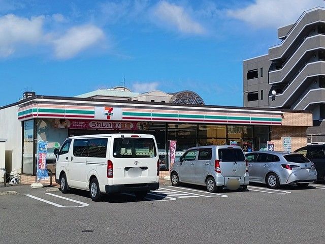 近くのセブンイレブン新居浜高木町店まで260m（徒歩4分）