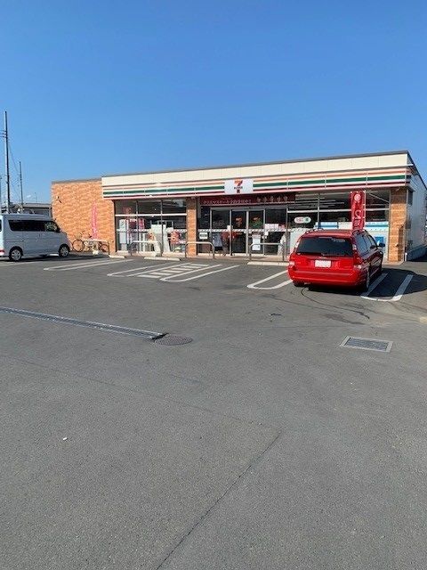 近くのセブンイレブン箱根ヶ崎西平店まで240m（徒歩3分）