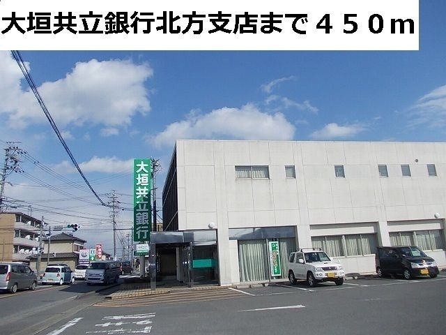 近くの銀行まで450m（徒歩6分）