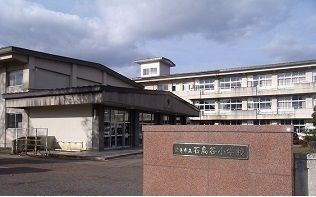 近くの石鳥谷小学校まで600m（徒歩8分）
