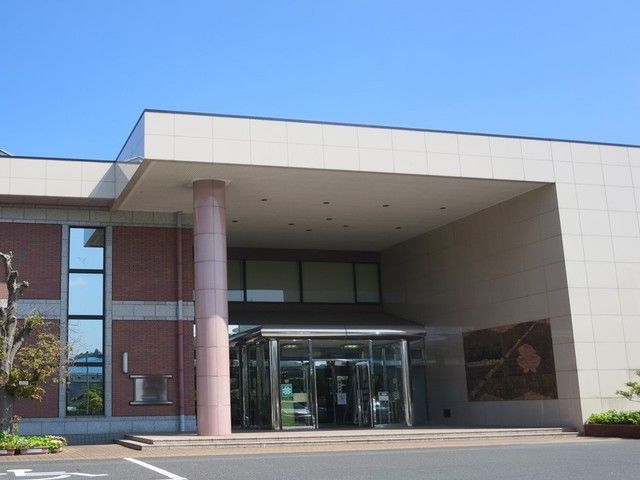 近くの里庄町立図書館まで1,200m（徒歩15分）