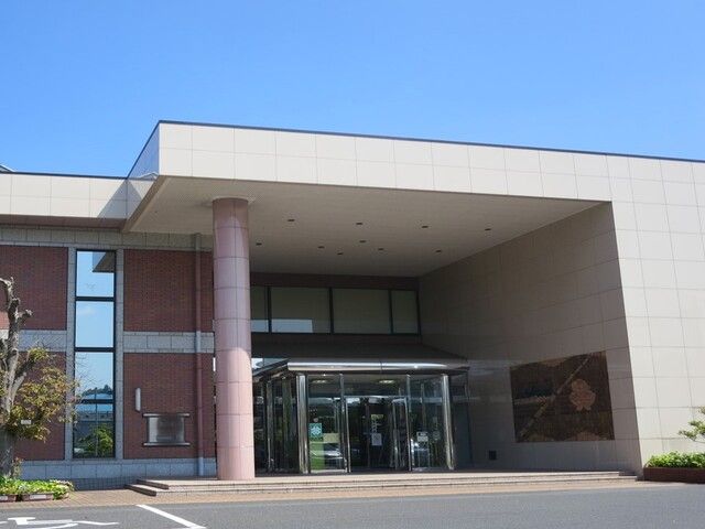 近くの里庄町立図書館まで1,100m（徒歩14分）