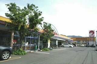 近くのマルナカ郷東店さんまで980m(徒歩13分)