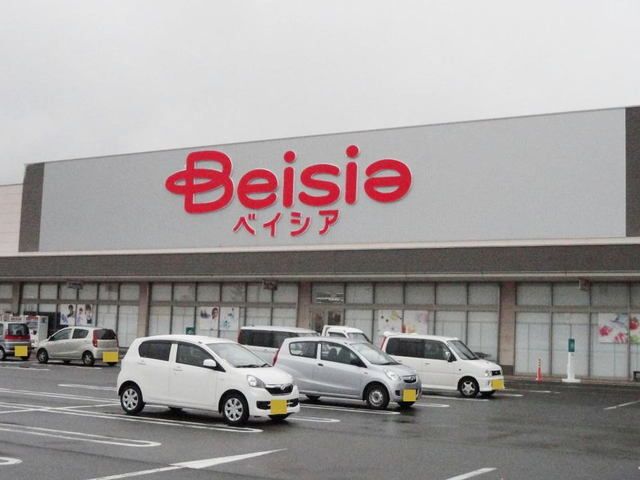 近くのベイシア東御店まで210m（徒歩3分）