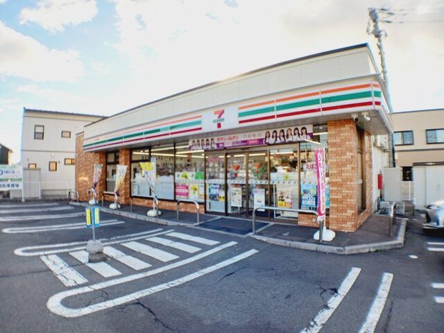 近くのセブンイレブン函館桔梗３丁目店まで700m（徒歩9分）