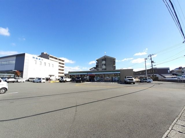 近くのファミリーマート 高知大津バイまで850m（徒歩11分）