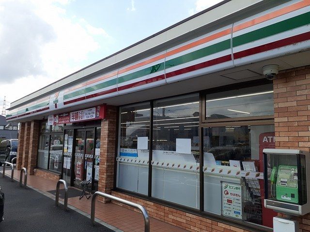 近くのコンビニまで327m（徒歩5分）