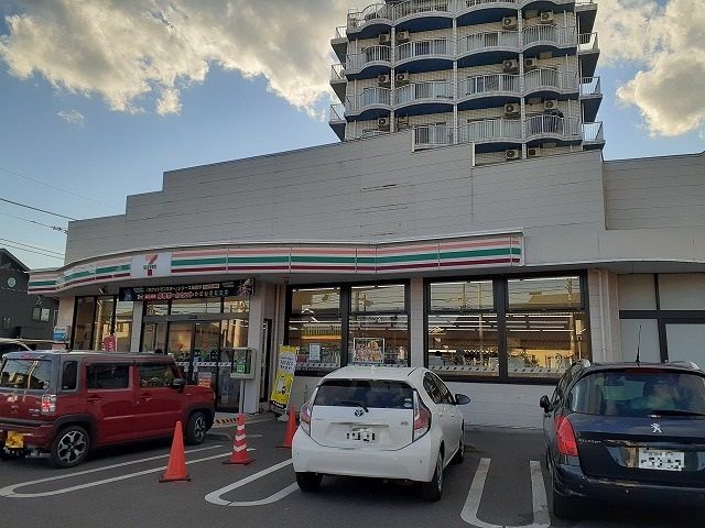 近くのセブンイレブンさいわい町店まで350m(徒歩5分)