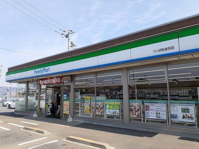 近くのコンビニまで550m（徒歩7分）