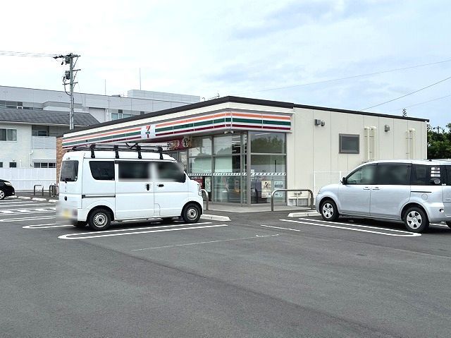 近くのセブンイレブン　センター前店まで600m（徒歩8分）