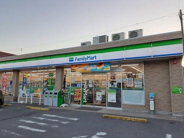 近くのファミリーマート常滑保示町店まで990m(徒歩13分)