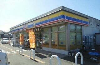 近くのコンビニまで845m（徒歩11分）