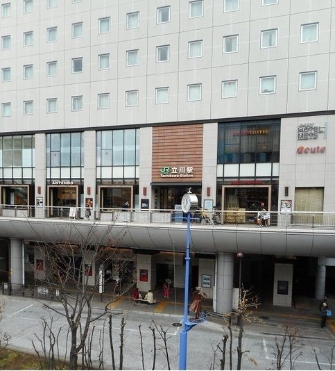 近くの立川駅まで1,170m（徒歩15分）
