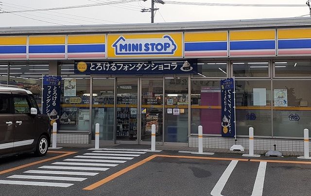 近くのミニストップまで1,200m(徒歩15分)