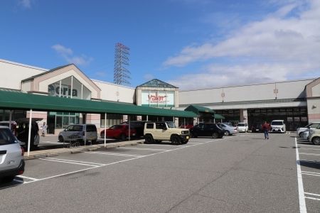 近くのバローまで400m（徒歩5分）
