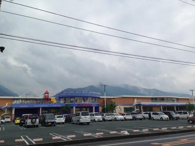 近くのマルナカ新居浜本店様まで2,100m(徒歩27分)