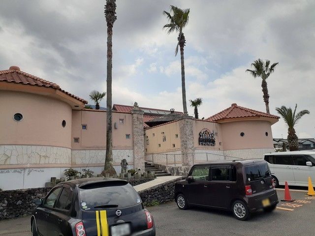 近くの新居浜温泉パナス様まで2,100m(徒歩27分)