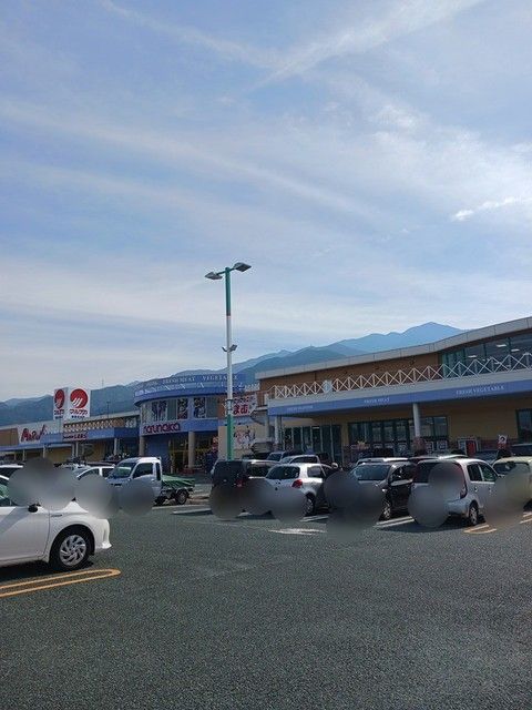 近くのマルナカ新居浜本店まで2,100m（徒歩27分）