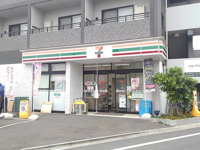 近くのコンビニまで800m（徒歩10分）