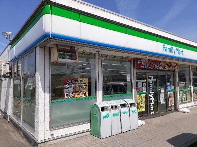 近くのファミリーマート黒部IC口店まで1,300m(徒歩17分)