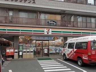 近くのコンビニまで800m（徒歩10分）
