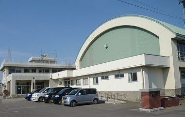 近くの新飯田小学校まで1,100m（徒歩14分）