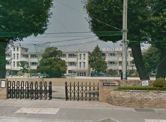 近くの前橋市立桃川小学校まで1,400m(徒歩18分)
