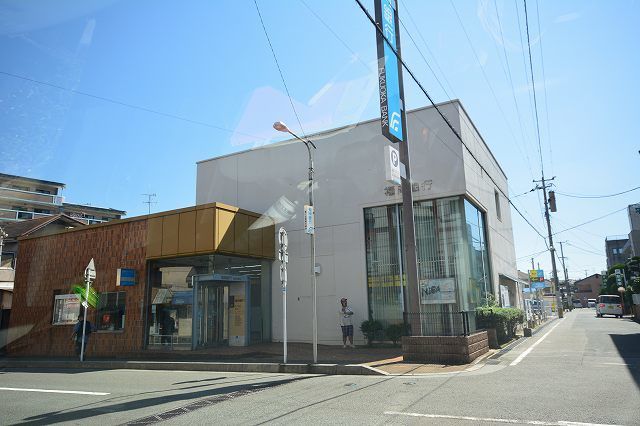 近くの福岡銀行南ヶ丘支店まで950m（徒歩12分）