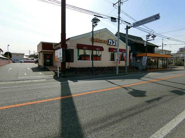 近くの飲食店まで1,400m（徒歩18分）