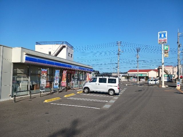 近くのコンビニまで260m（徒歩4分）