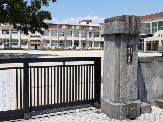 近くの建昌小学校まで500m（徒歩7分）