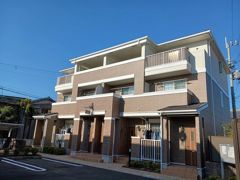 ブリシャール オーラ トレスの外観画像