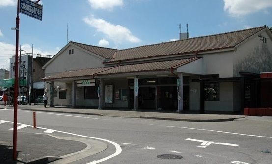 近くの駅まで1,800m（徒歩23分）