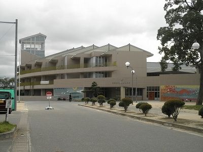 近くの水原小学校まで950m(徒歩12分)