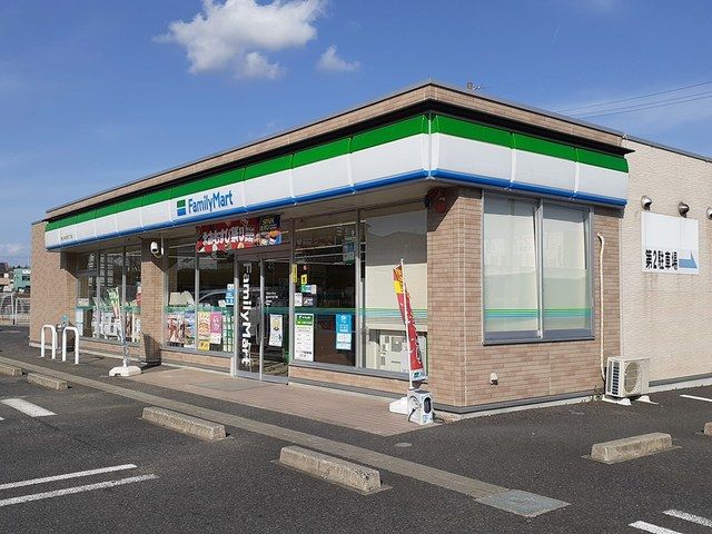 近くのコンビニまで286m（徒歩4分）