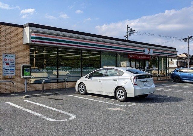 近くのコンビニまで850m（徒歩11分）
