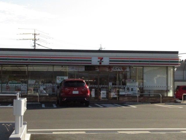 近くのセブンイレブン　三ケ名南店まで450m（徒歩6分）