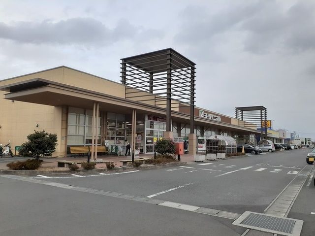 近くのスーパーまで600m（徒歩8分）